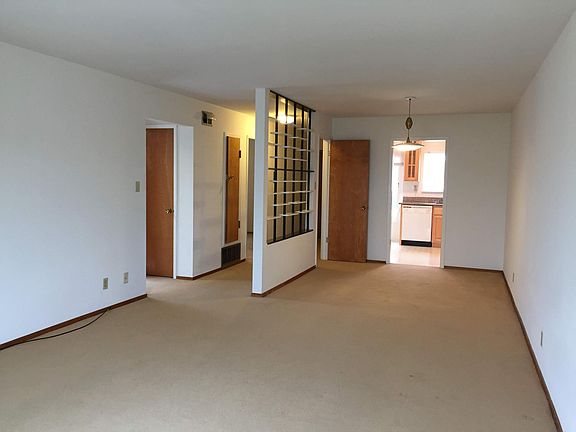 2nd image of 255 20th Ave APT 4