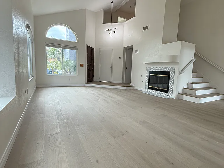 1813 Avenida Segovia — Photo 6
