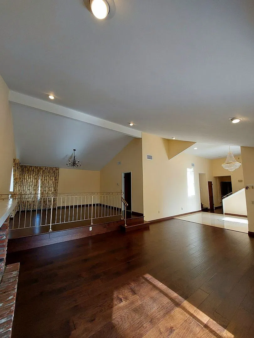 Gorgeous 4 bedroom 2.5 bath home — Photo 3