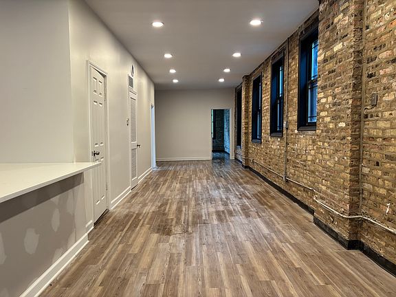 3rd image of 4431 N Broadway St Unit 2