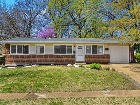 1315 Hialeah Pl, Florissant, MO 63033