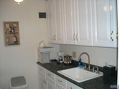 5th image of 555 North Ave APT 20W