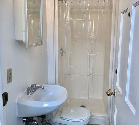 4th image of 1059-1063 Beacon St #14A