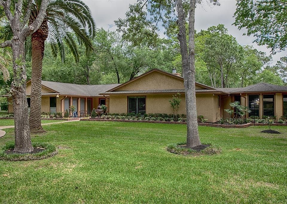 1st image of 12425 Pine Oak Dr
