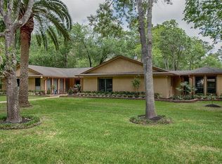 12425 Pine Oak Dr, Dickinson, TX 77539
