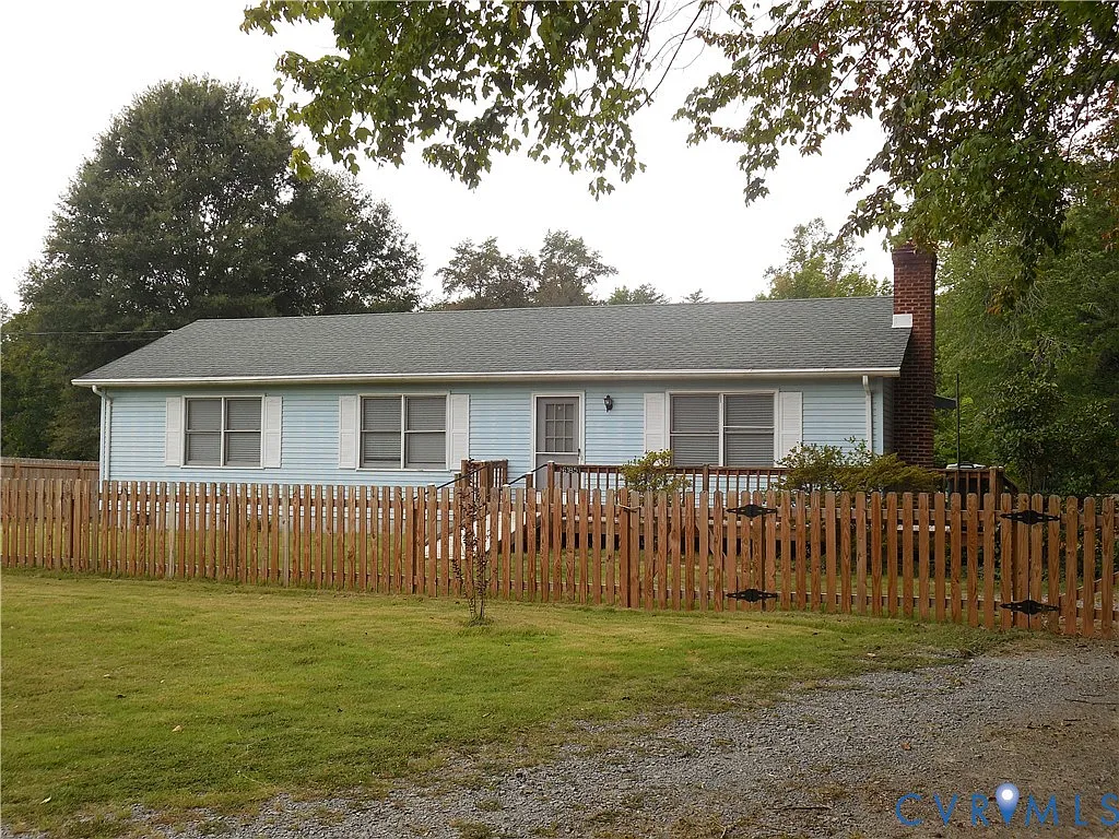 3 bed, 2.0 bath, 1256 sqft, $1,700 — Photo 3