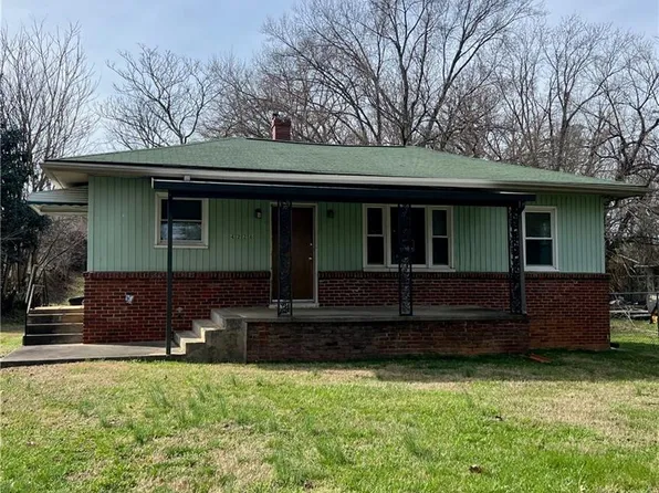 4226 Viking Dr, Winston Salem, NC 27105