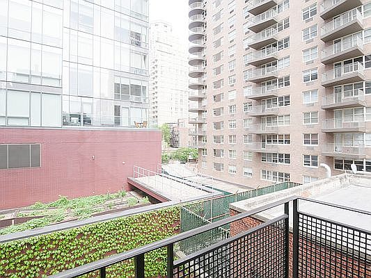 2nd image of 157 E 85th St APT 5D