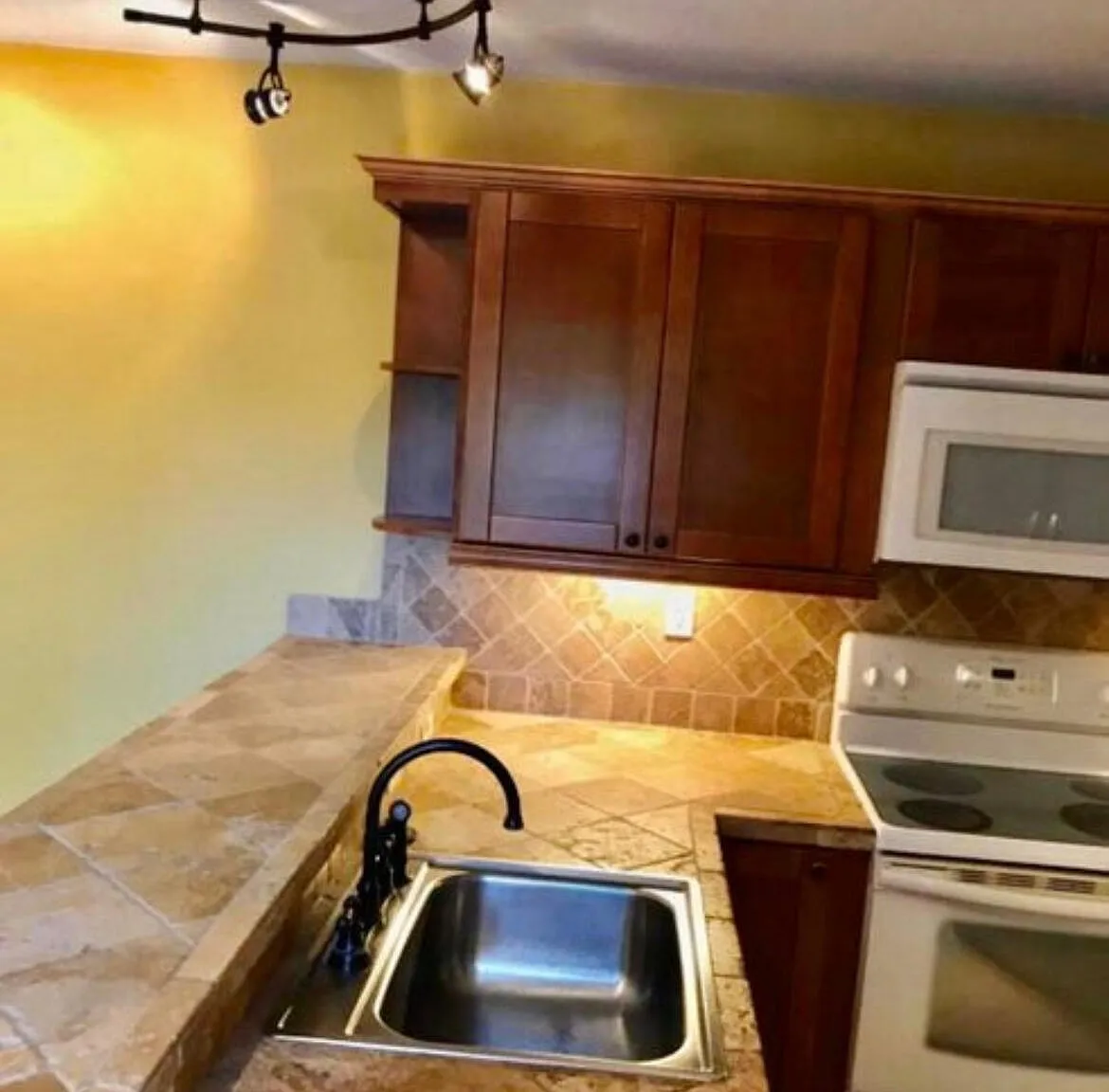 2 bed, 2.5 bath, 1218 sqft, $2,300 — Photo 3