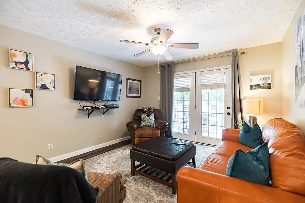 3 bed, 1152 sqft, $1,600 — Photo 4