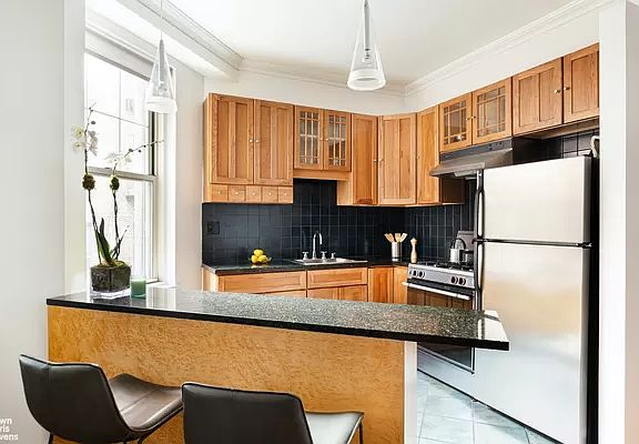 2nd image of 15 E 10th St APT 5D