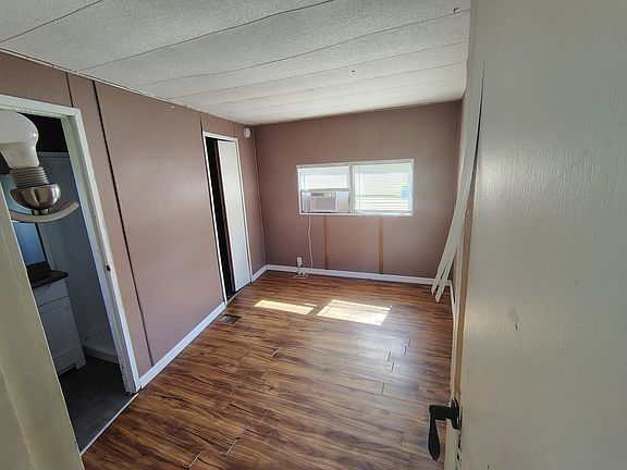 4th image of 920 Boardwalk Ln #894