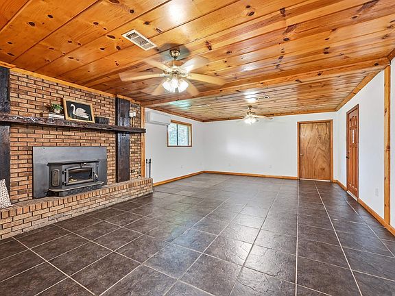 4th image of 17122 Carpenter Chapel Rd