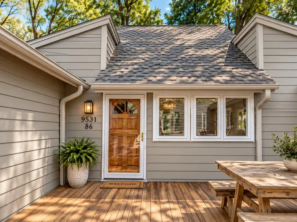 9531 S Harbour Pointe Dr, Bloomington, IN 47401
