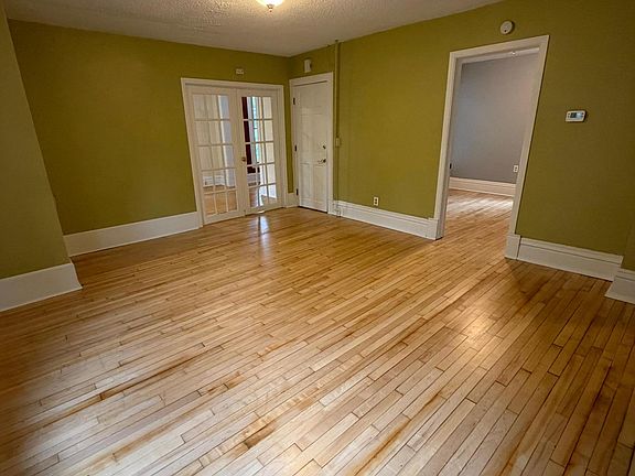 5th image of 3045 Harriet Ave