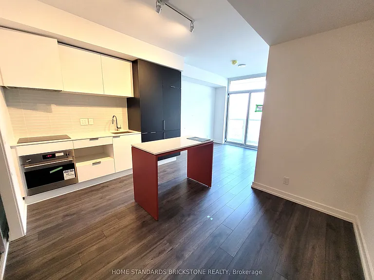 33 Helendale Ave #1701 — Photo 3
