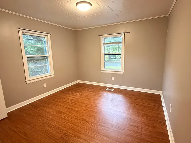 102 Maple St — Photo 9