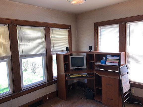 Den- possible 3rd bedroom