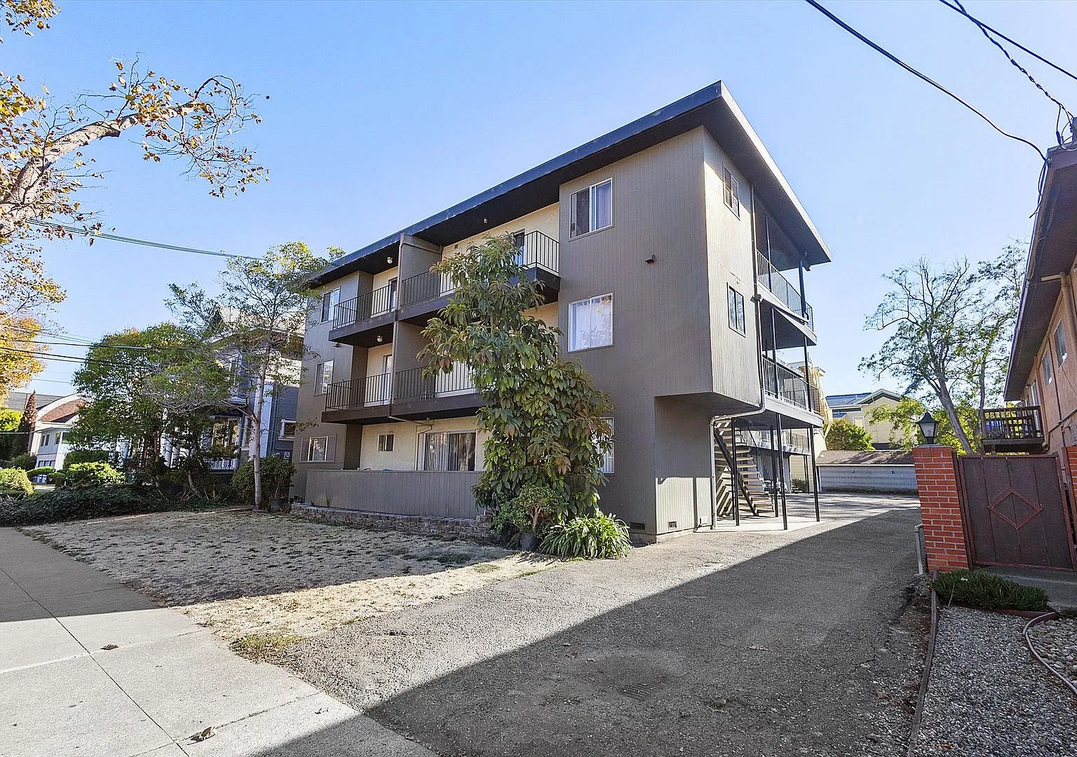 1836 Central Ave #J - 2 bedroom | 1 bath | Upper unit — Photo 2