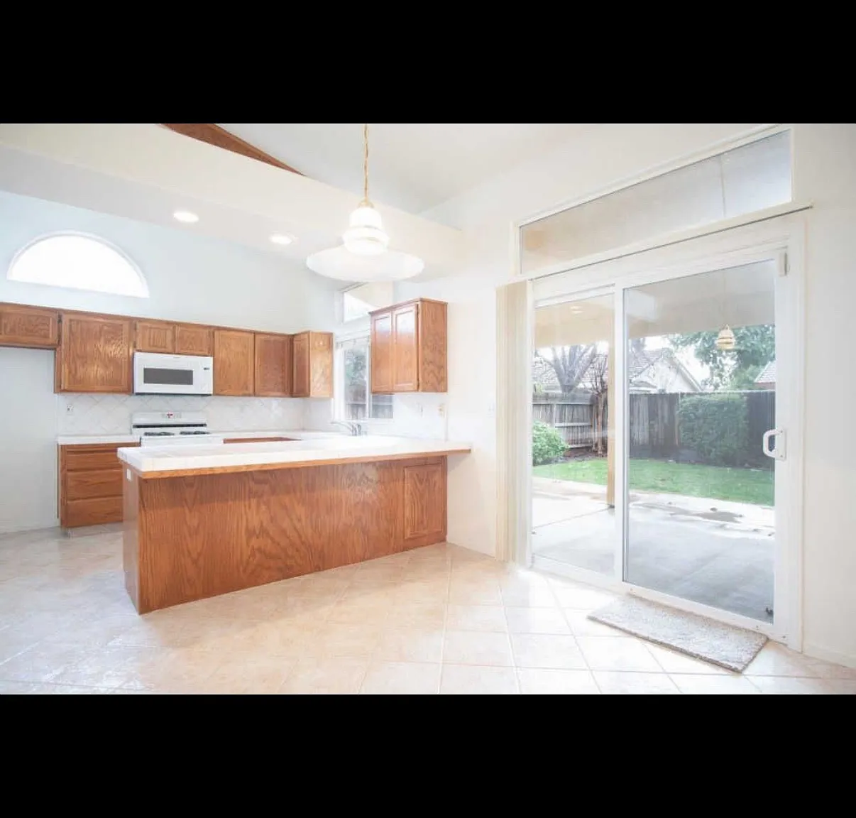 4 bed, 1589 sqft, $2,500 — Photo 4