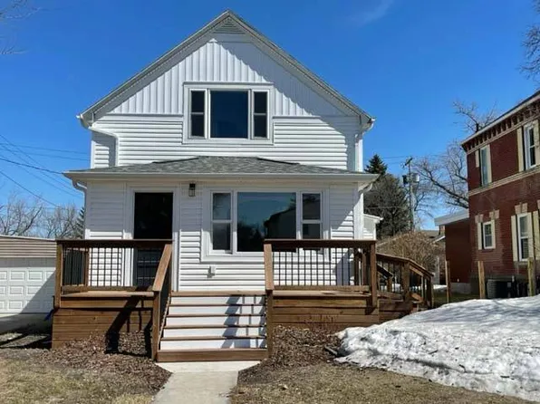 910 5th Ave NE, Devils Lake, ND 58301