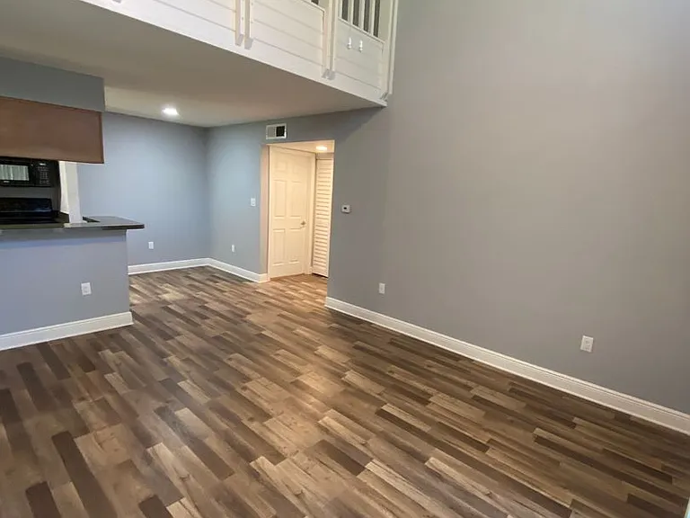 305 Lake Parsons Grn #101 — Photo 2