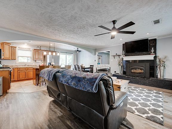 5th image of 14 Shoemaker Cir