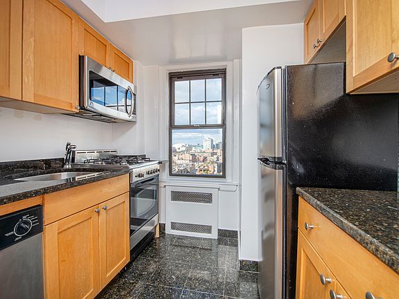 2nd image of 95 Christopher St APT 14I