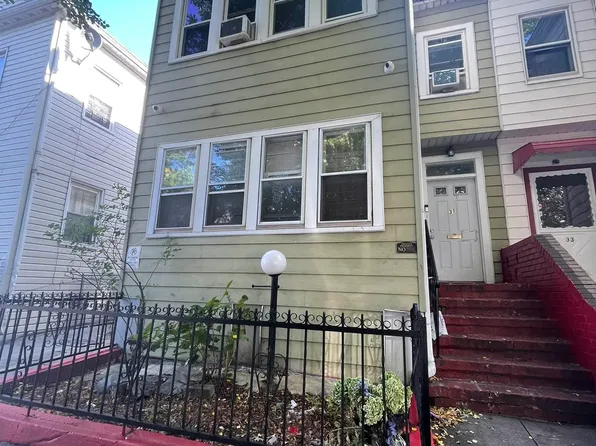 31 E 32nd St, Brooklyn, NY 11226