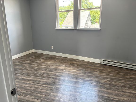 3rd image of 661 W Pike St