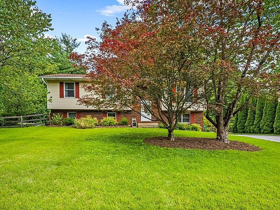 2nd image of 6415 Hickory Ln