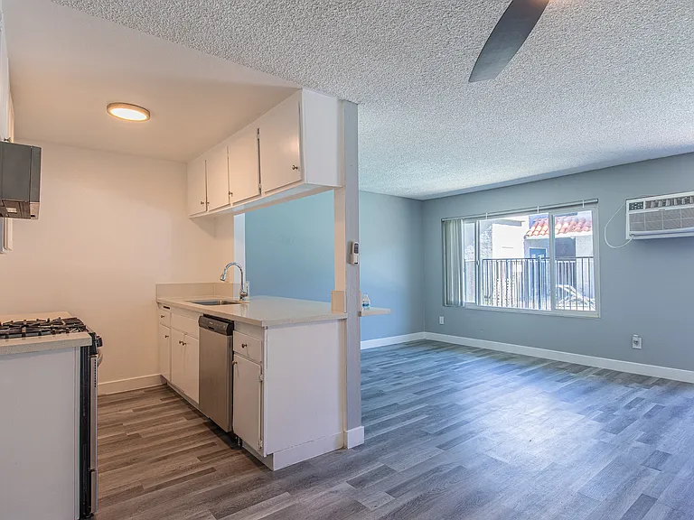 Saticoy Apartments — Photo 27