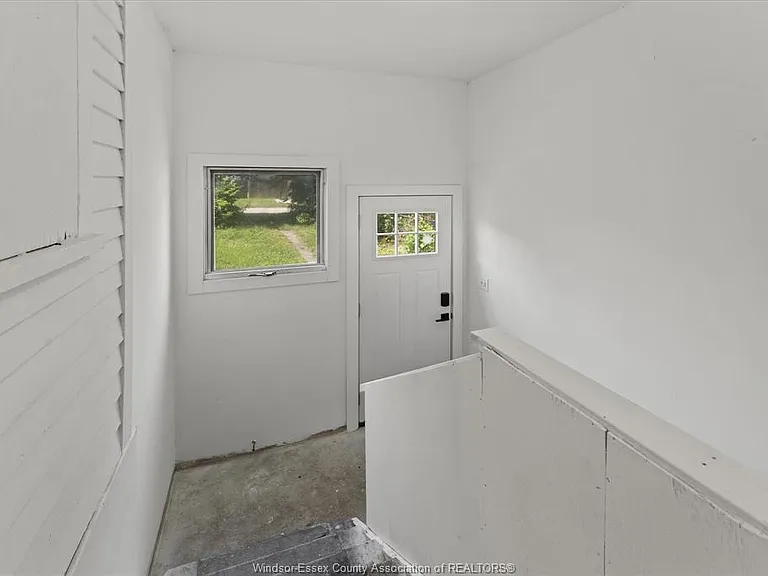 371 Curry Ave — Photo 16