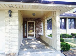 2633 Somerset Dr, Westchester, IL