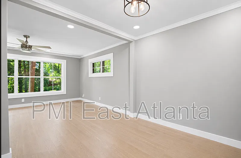 4 bed, 2.0 bath, 1872 sqft, $2,400 — Photo 3