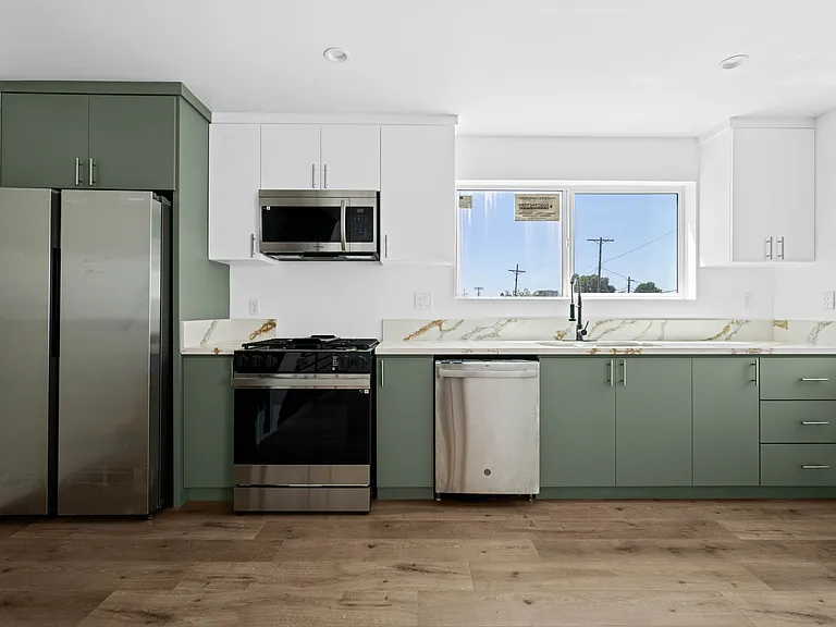 6830 Hazeltine Ave — Photo 37