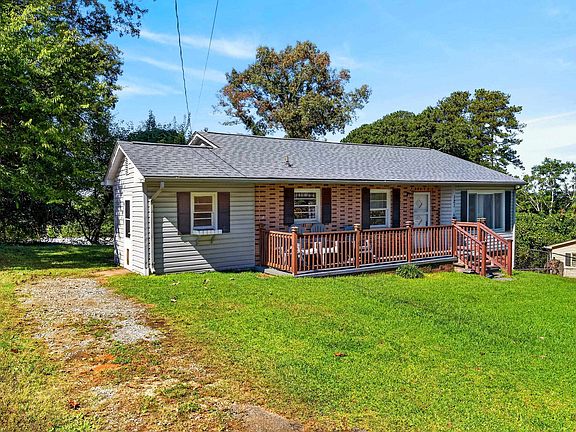 2nd image of 121 Crescent Cir