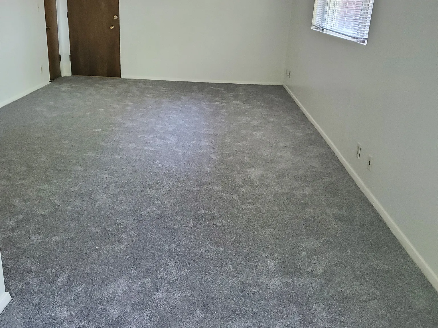 2 bed, 1000 sqft, $860 — Photo 2