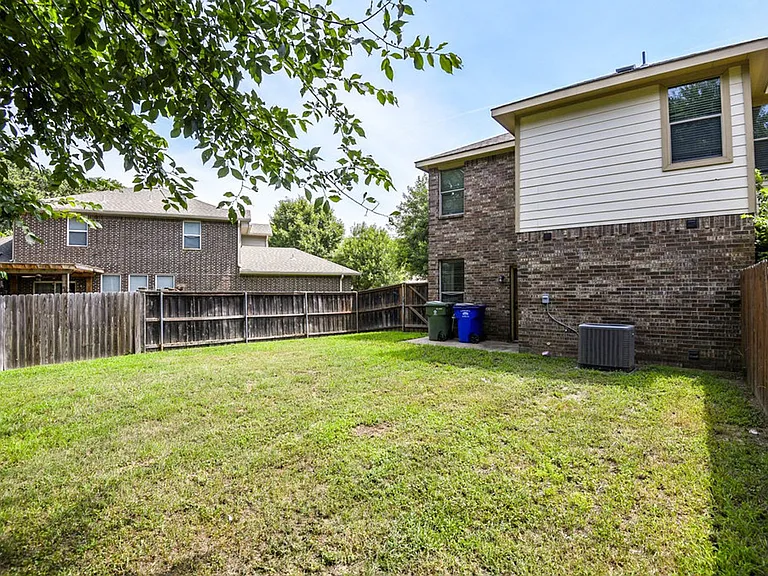 1443 Ravenwood Dr — Photo 22