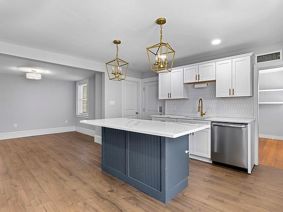 4th image of 42 School St #2