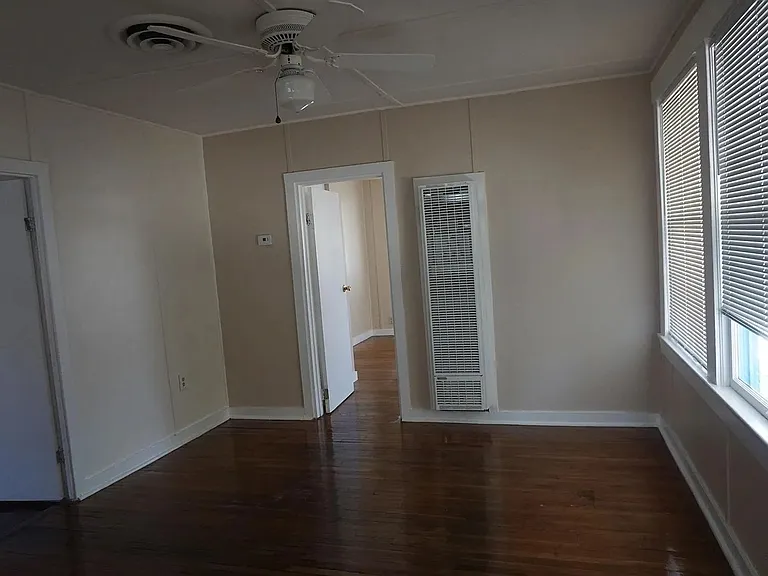 838 E Adams St #1 — Photo 4
