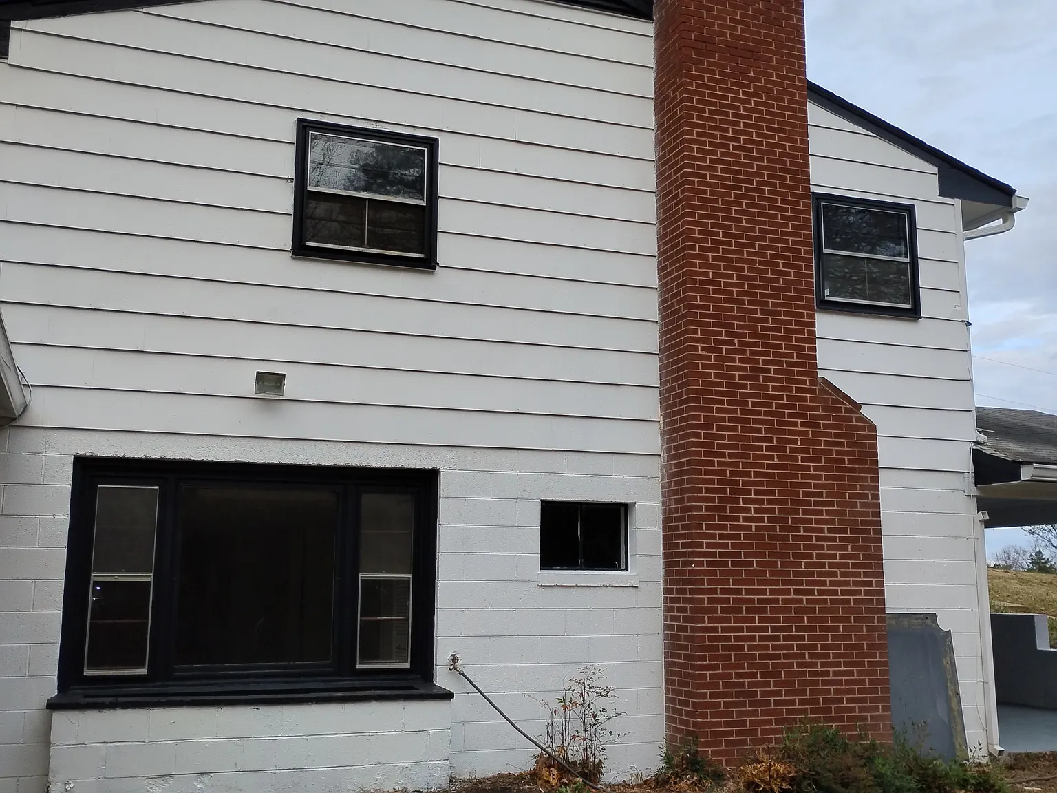 3 bed, 2581 sqft, $2,500 — Photo 2