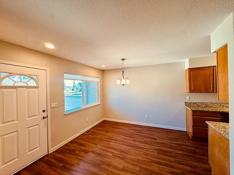 654 Ridgeview Dr — Photo 5