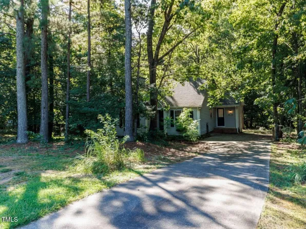 216 Deep Pool Ct, Benson, NC 27504