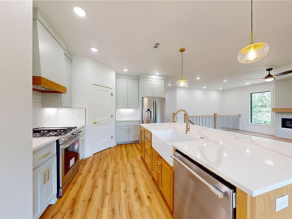 3rd image of 94 Murphy Dr