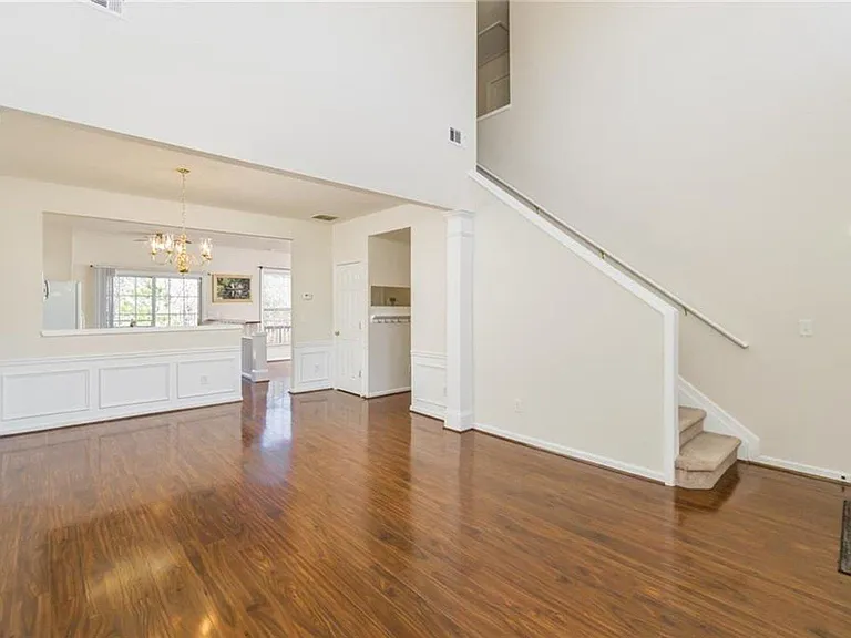 2880 Commonwealth Cir — Photo 3