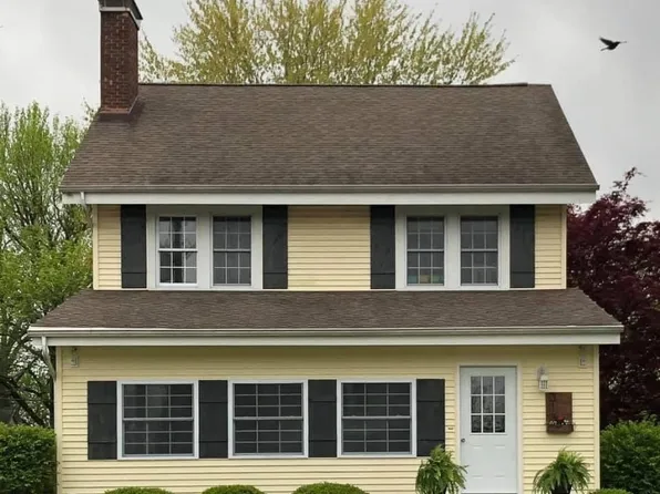 318 W Adams St, Taylorville, IL 62568