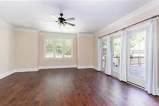 1060 Governors Lane - 1 — Photo 4