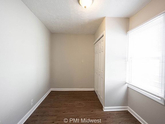 3rd image of 1025 N Centennial St