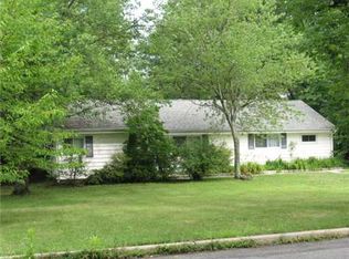 9 Kendall Rd, Kendall Park, NJ 08824